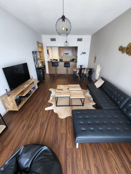 Ferienwohnung Cozy 1Br In Iconic Tower Abu Dhabi Exterior foto
